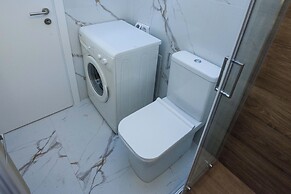 Fresh Modern 1 Bd Apt in Vibrant Patisia