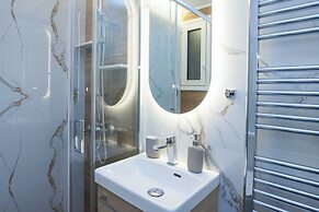 Fresh Modern 1 Bd Apt in Vibrant Patisia