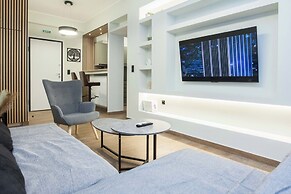 Fresh Modern 1 Bd Apt in Vibrant Patisia