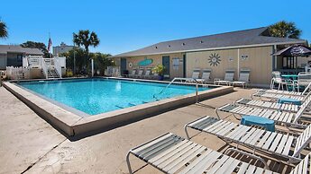 Pool, Tennis, Beach Access & Pet-friendly fun + Free Attraction Ticket