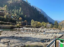 Tirthan Holidays Cottage