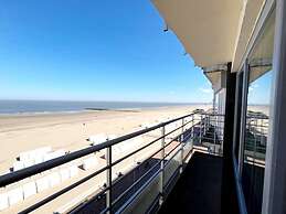 Apartment in Wenduine With Stunning Seaviews