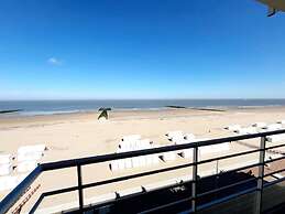 Apartment in Wenduine With Stunning Seaviews