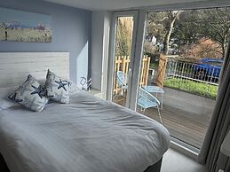 Sea View - 1min to Beach - Dog Friendly - 4 Guests