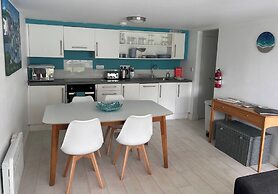 Sea View - 1min to Beach - Dog Friendly - 4 Guests