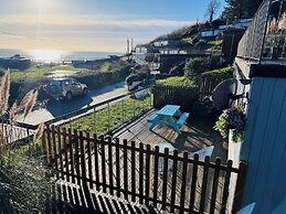 Sea View - 1min to Beach - Dog Friendly - 4 Guests