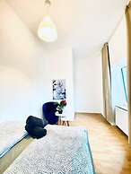 Spacious 4 BR Apt Perfect for Groups