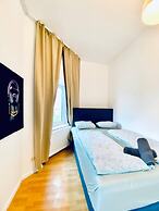 Spacious 4 BR Apt Perfect for Groups