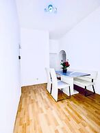 Spacious 4 BR Apt Perfect for Groups