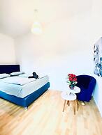 Spacious 4 BR Apt Perfect for Groups