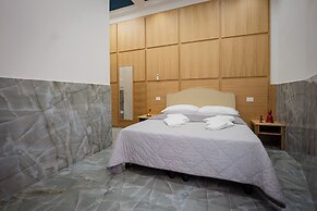 H.R. BOUTIQUE PORTO NAPOLI CENTRO