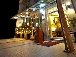 Collection O Avitel Hotel near Osmena Highway, PNR Pasay Station, Metr