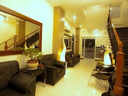 Collection O Avitel Hotel near Osmena Highway, PNR Pasay Station, Metr