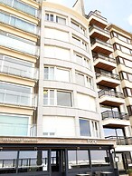 Apartment in Wenduine With Stunning Sea Views