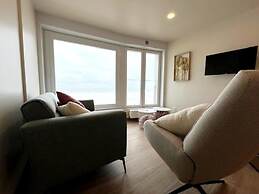 Apartment in Wenduine With Stunning Sea Views