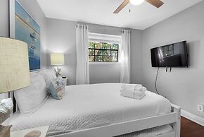 Sleeps 8 w/ Resort Pools, Tennis, Golf & Beach Access + Attraction Tic