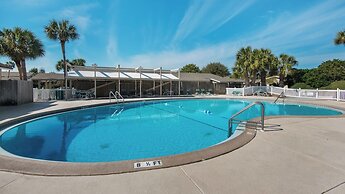 Sleeps 8 w/ Resort Pools, Tennis, Golf & Beach Access + Attraction Tic