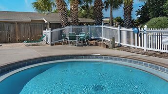 Sleeps 8 w/ Resort Pools, Tennis, Golf & Beach Access + Attraction Tic