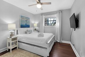 Sleeps 8 w/ Resort Pools, Tennis, Golf & Beach Access + Attraction Tic