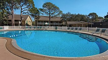 Sleeps 8 w/ Resort Pools, Tennis, Golf & Beach Access + Attraction Tic