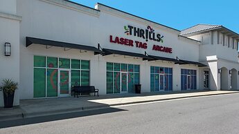 Sleeps 8 w/ Resort Pools, Tennis, Golf & Beach Access + Attraction Tic