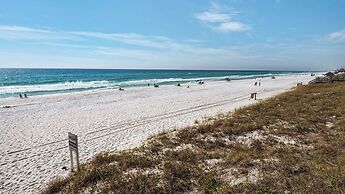 Sleeps 8 w/ Resort Pools, Tennis, Golf & Beach Access + Attraction Tic