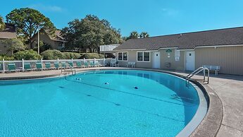 Sleeps 8 w/ Resort Pools, Tennis, Golf & Beach Access + Attraction Tic