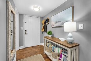 Sleeps 8 w/ Resort Pools, Tennis, Golf & Beach Access + Attraction Tic