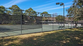 Sleeps 8 w/ Resort Pools, Tennis, Golf & Beach Access + Attraction Tic