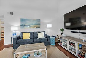 Sleeps 8 w/ Resort Pools, Tennis, Golf & Beach Access + Attraction Tic