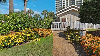 Sleeps 8 w/ Resort Pools, Tennis, Golf & Beach Access + Attraction Tic