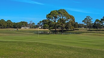 Sleeps 8 w/ Resort Pools, Tennis, Golf & Beach Access + Attraction Tic