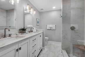 Sleeps 8 w/ Resort Pools, Tennis, Golf & Beach Access + Attraction Tic