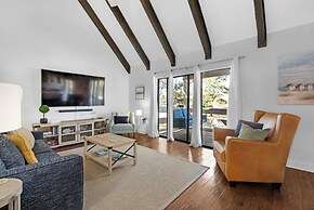 Sleeps 8 w/ Resort Pools, Tennis, Golf & Beach Access + Attraction Tic