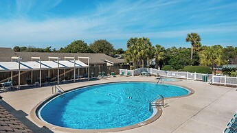 Sleeps 8 w/ Resort Pools, Tennis, Golf & Beach Access + Attraction Tic