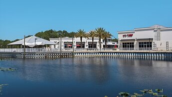 Sleeps 8 w/ Resort Pools, Tennis, Golf & Beach Access + Attraction Tic