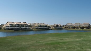 Sleeps 8 w/ Resort Pools, Tennis, Golf & Beach Access + Attraction Tic
