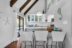 Sleeps 8 w/ Resort Pools, Tennis, Golf & Beach Access + Attraction Tic