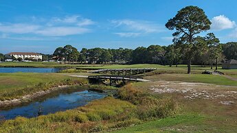 Sleeps 8 w/ Resort Pools, Tennis, Golf & Beach Access + Attraction Tic