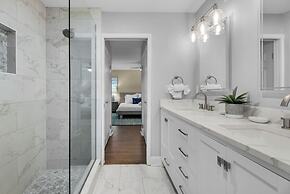 Sleeps 8 w/ Resort Pools, Tennis, Golf & Beach Access + Attraction Tic