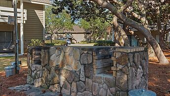 Sleeps 8 w/ Resort Pools, Tennis, Golf & Beach Access + Attraction Tic