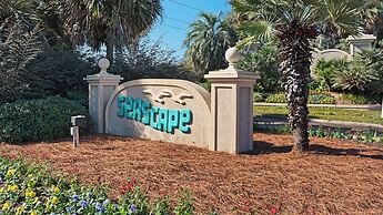 Sleeps 8 w/ Resort Pools, Tennis, Golf & Beach Access + Attraction Tic