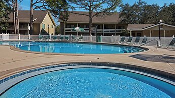 Sleeps 8 w/ Resort Pools, Tennis, Golf & Beach Access + Attraction Tic