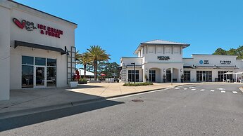 Sleeps 8 w/ Resort Pools, Tennis, Golf & Beach Access + Attraction Tic