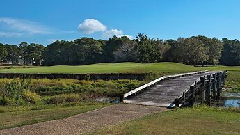 Sleeps 8 w/ Resort Pools, Tennis, Golf & Beach Access + Attraction Tic