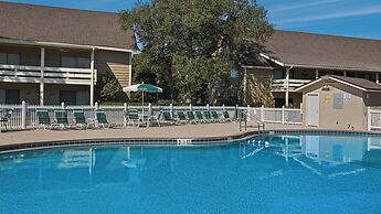 Sleeps 8 w/ Resort Pools, Tennis, Golf & Beach Access + Attraction Tic