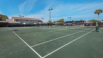 Sleeps 8 w/ Resort Pools, Tennis, Golf & Beach Access + Attraction Tic