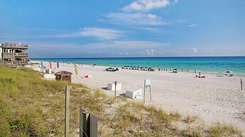 Sleeps 8 w/ Resort Pools, Tennis, Golf & Beach Access + Attraction Tic