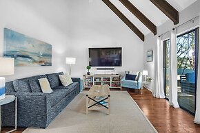 Sleeps 8 w/ Resort Pools, Tennis, Golf & Beach Access + Attraction Tic