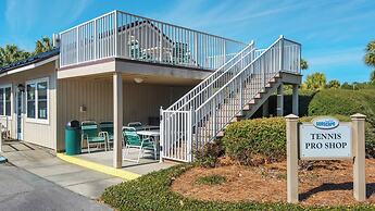 Sleeps 8 w/ Resort Pools, Tennis, Golf & Beach Access + Attraction Tic